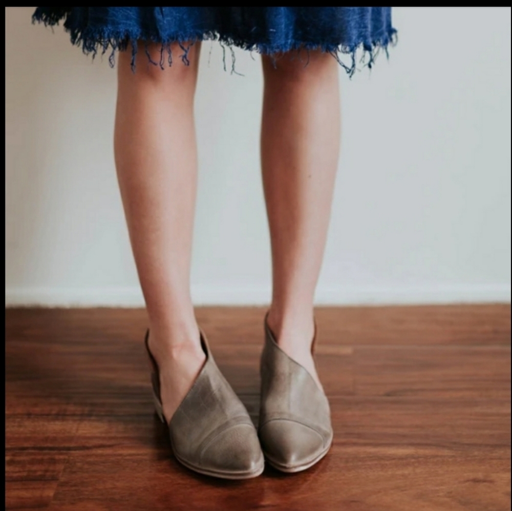 Free People royale flat sz 5